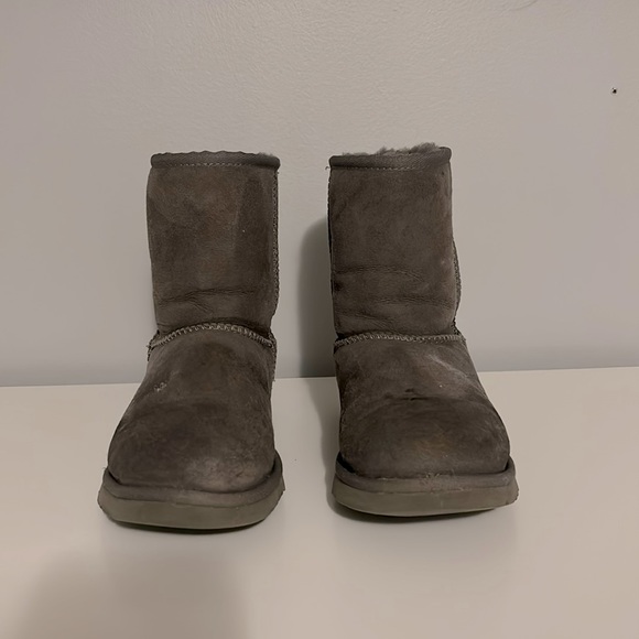 Gray UGG boots - Picture 6 of 9